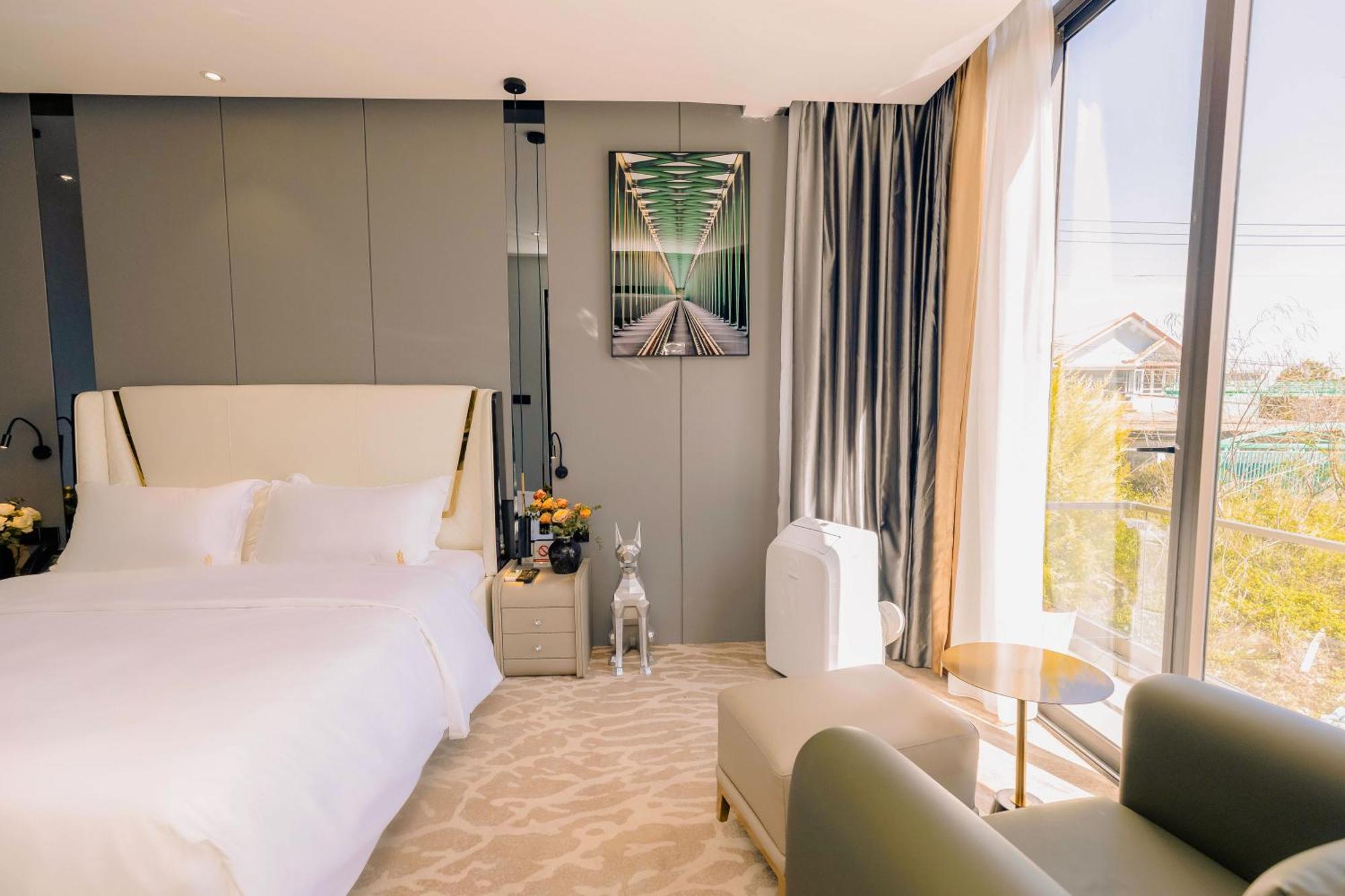 Hotel New Century 3*