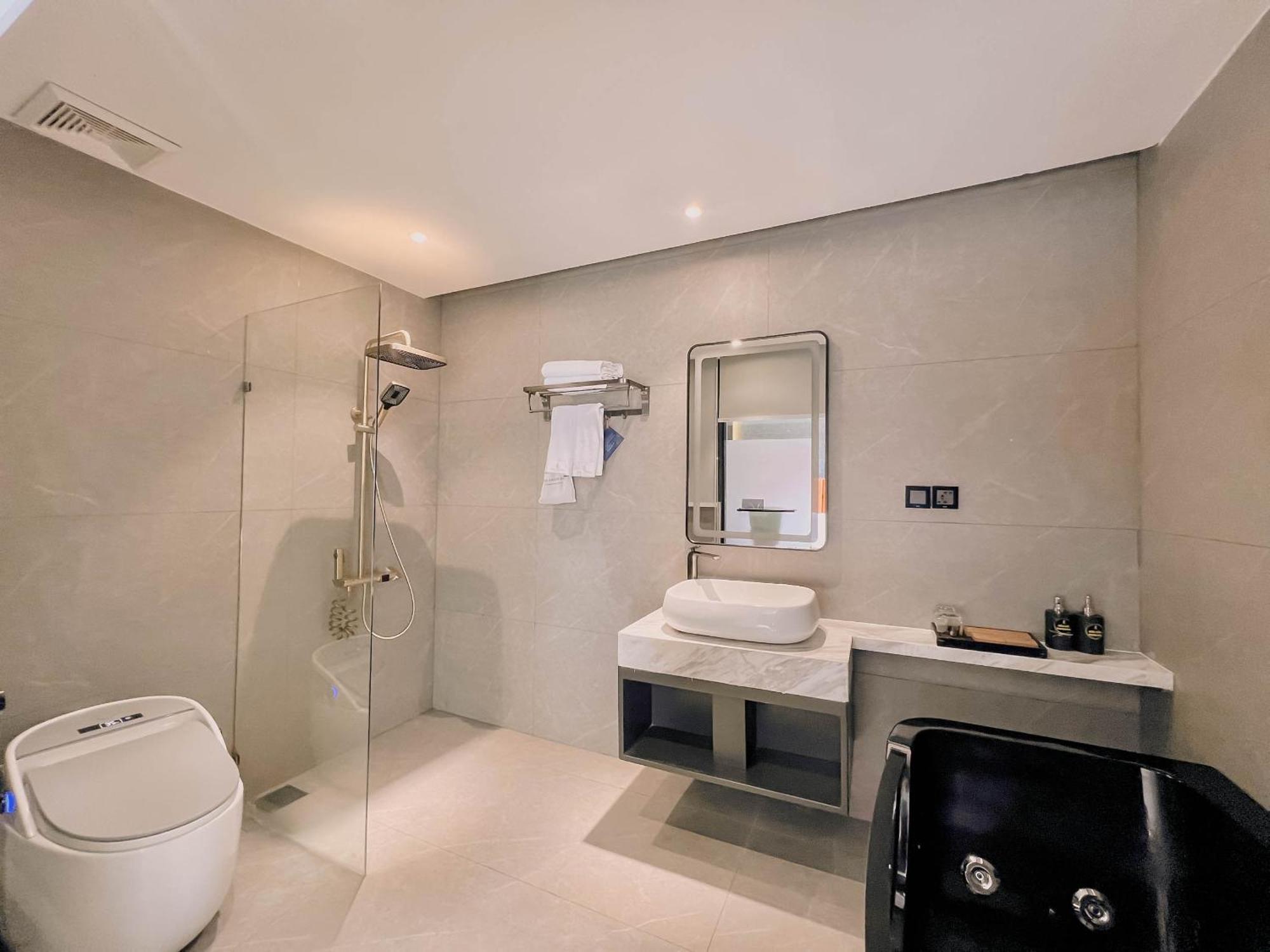 Hotel New Century 3*