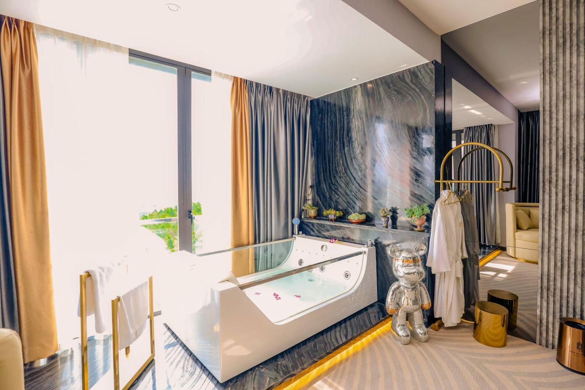 Hotel New Century