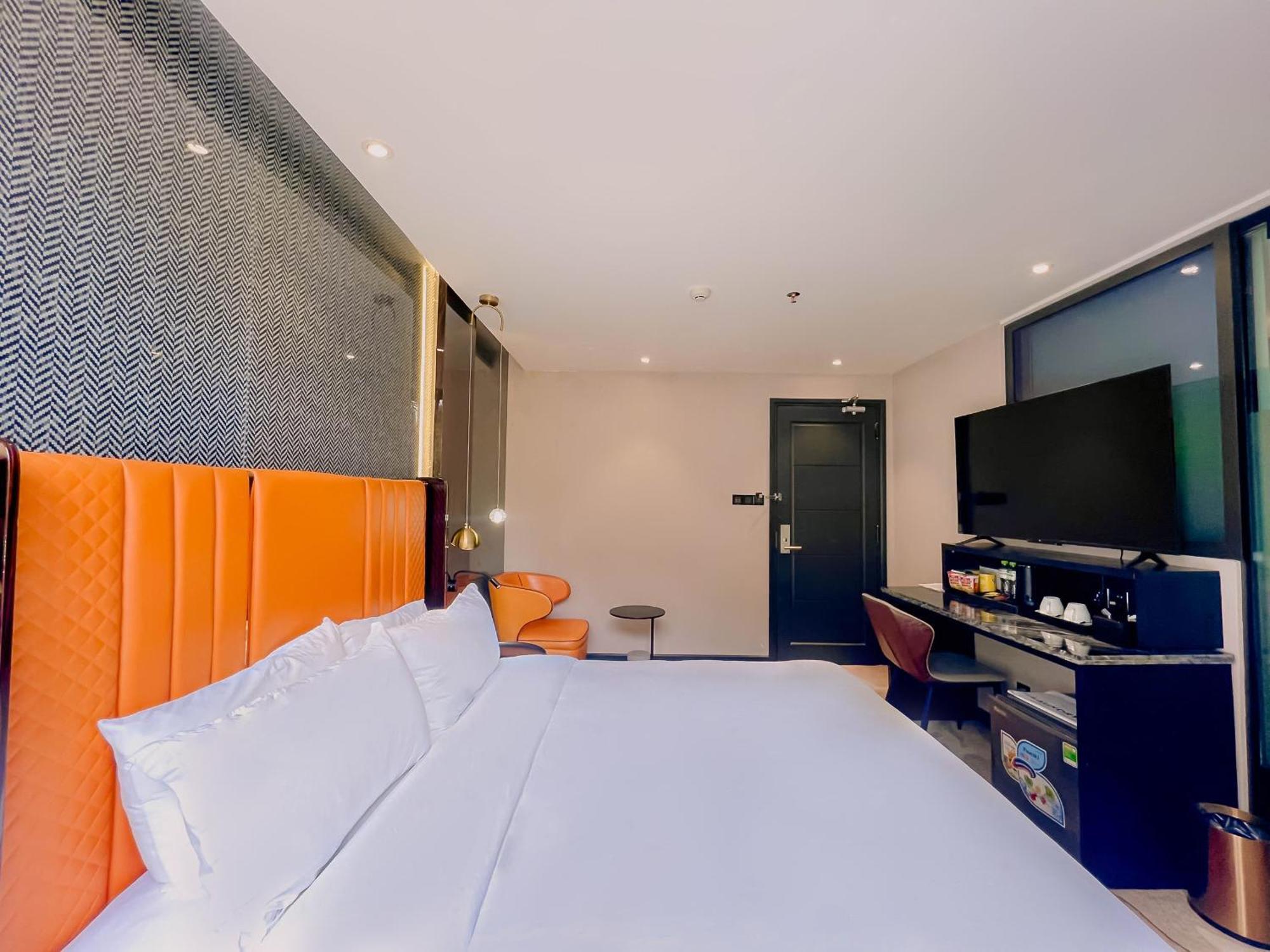 New Century Hotel 3*